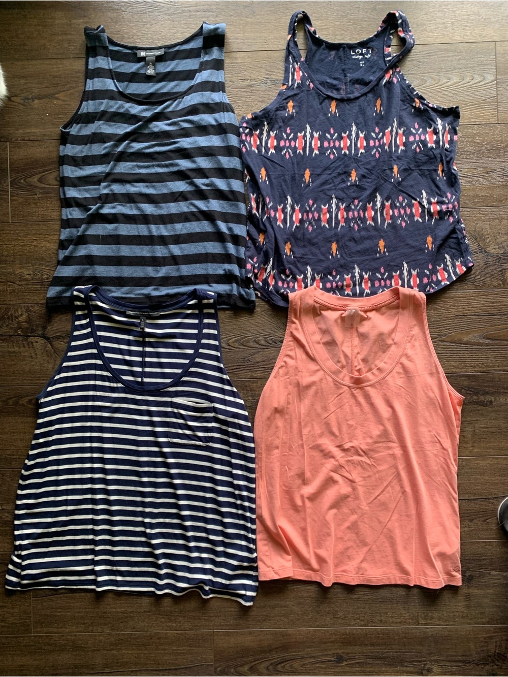 Lot Of 4 Women’s Tank Tops XL Loft White House International Concepts Calia